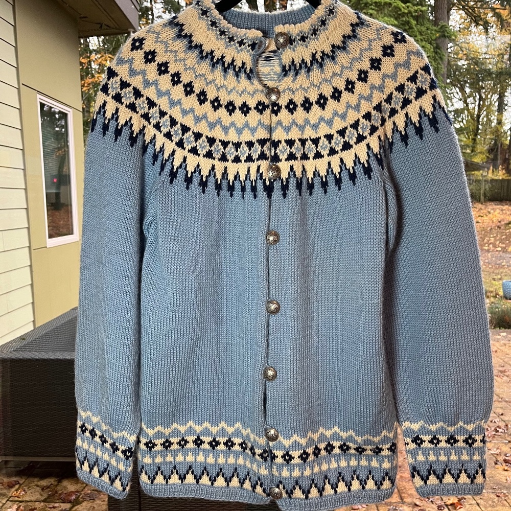 1960s vintage handmade (Made in Norway) blue and cream fair isle cardigan